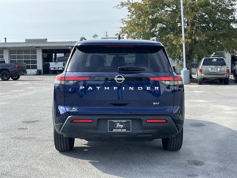 Used 2024 Nissan Pathfinder SV image 4