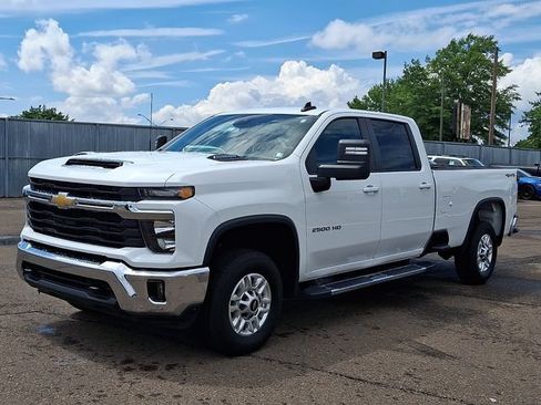 Used 2025 Chevrolet Silverado 2500 LT w/ Convenience Package AWD/4WD image 3