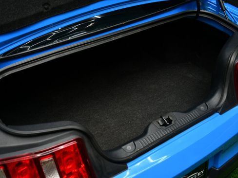 Used 2011 Ford Mustang Shelby GT500 w/ SVT Performance Pkg image 39