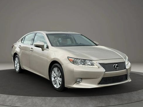 Used 2014 Lexus ES 350 w/ Premium Package FWD image 3