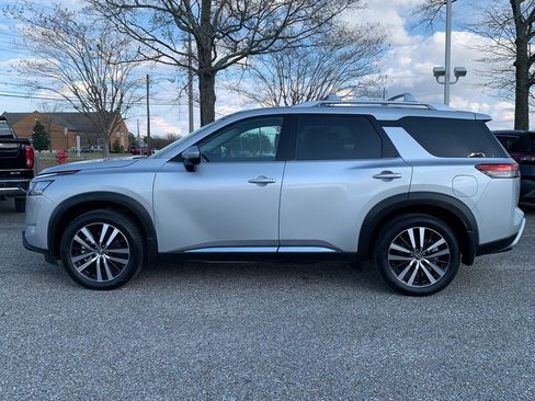 Used 2024 Nissan Pathfinder Platinum w/ Cargo Package image 5