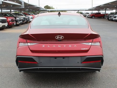 Used 2024 Hyundai Elantra Limited FWD image 4