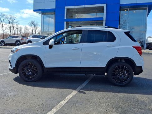 Used 2022 Chevrolet Trax LT w/ Sport Edition image 4