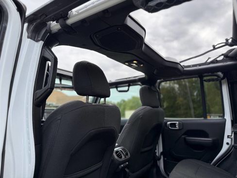 Used 2019 Jeep Wrangler Unlimited Sport S image 2