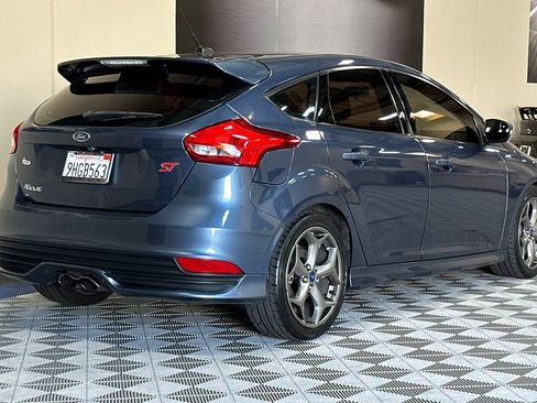 Used 2018 Ford Focus ST image 4