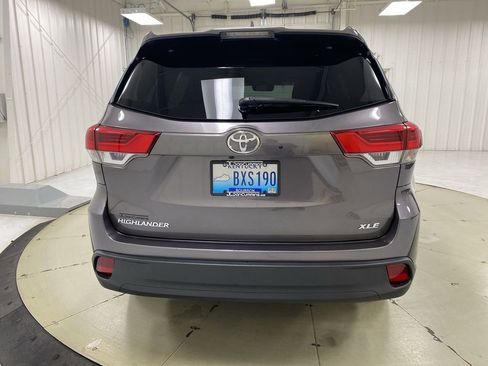 Used 2019 Toyota Highlander XLE FWD image 14