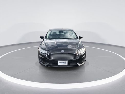 Used 2020 Ford Fusion SE image 3