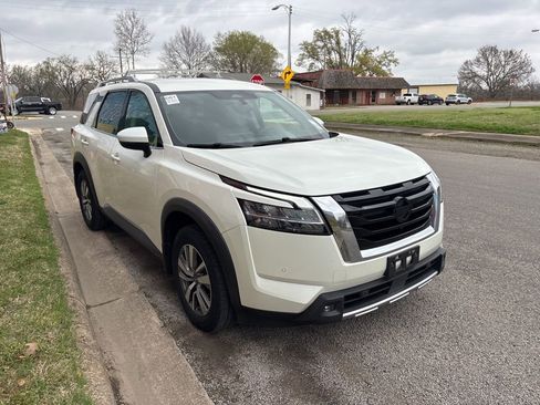 Used 2022 Nissan Pathfinder SL image 8