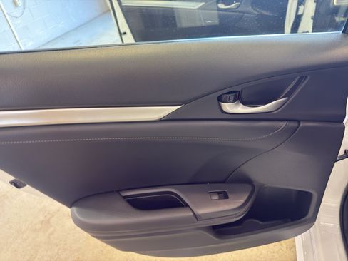 Used 2017 Honda Civic EX-L image 28