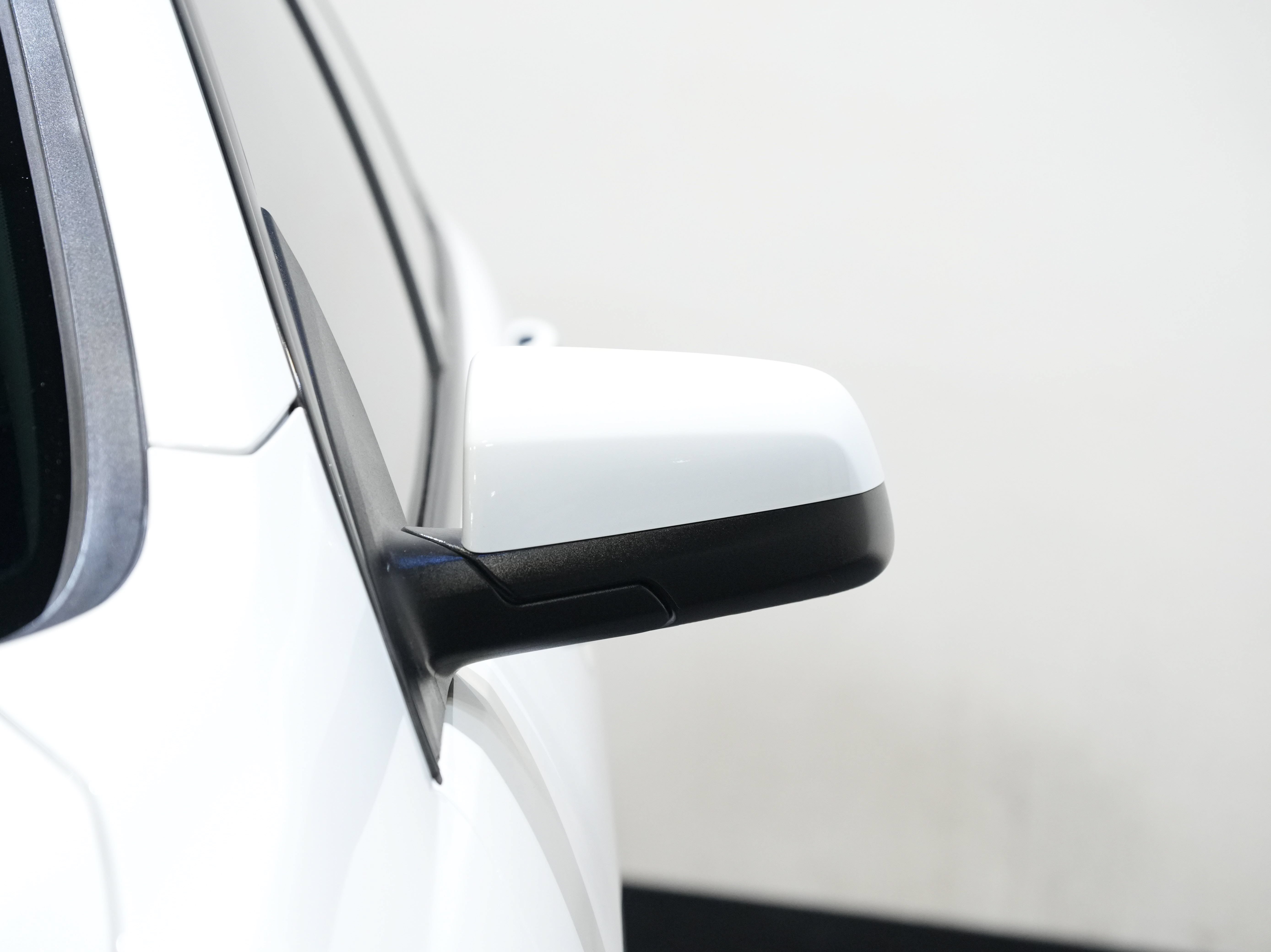 Used 2015 Chevrolet SS RWD image 11