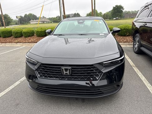 Used 2025 Honda Accord Sport image 3