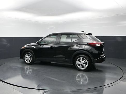 Used 2025 Nissan Kicks Play S w/ Interior Electronics Package FWD image 2