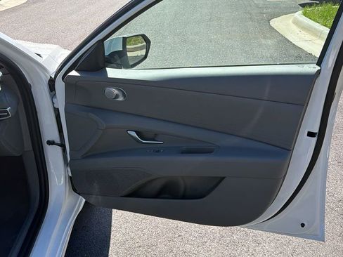 New 2026 Hyundai Elantra SE image 14