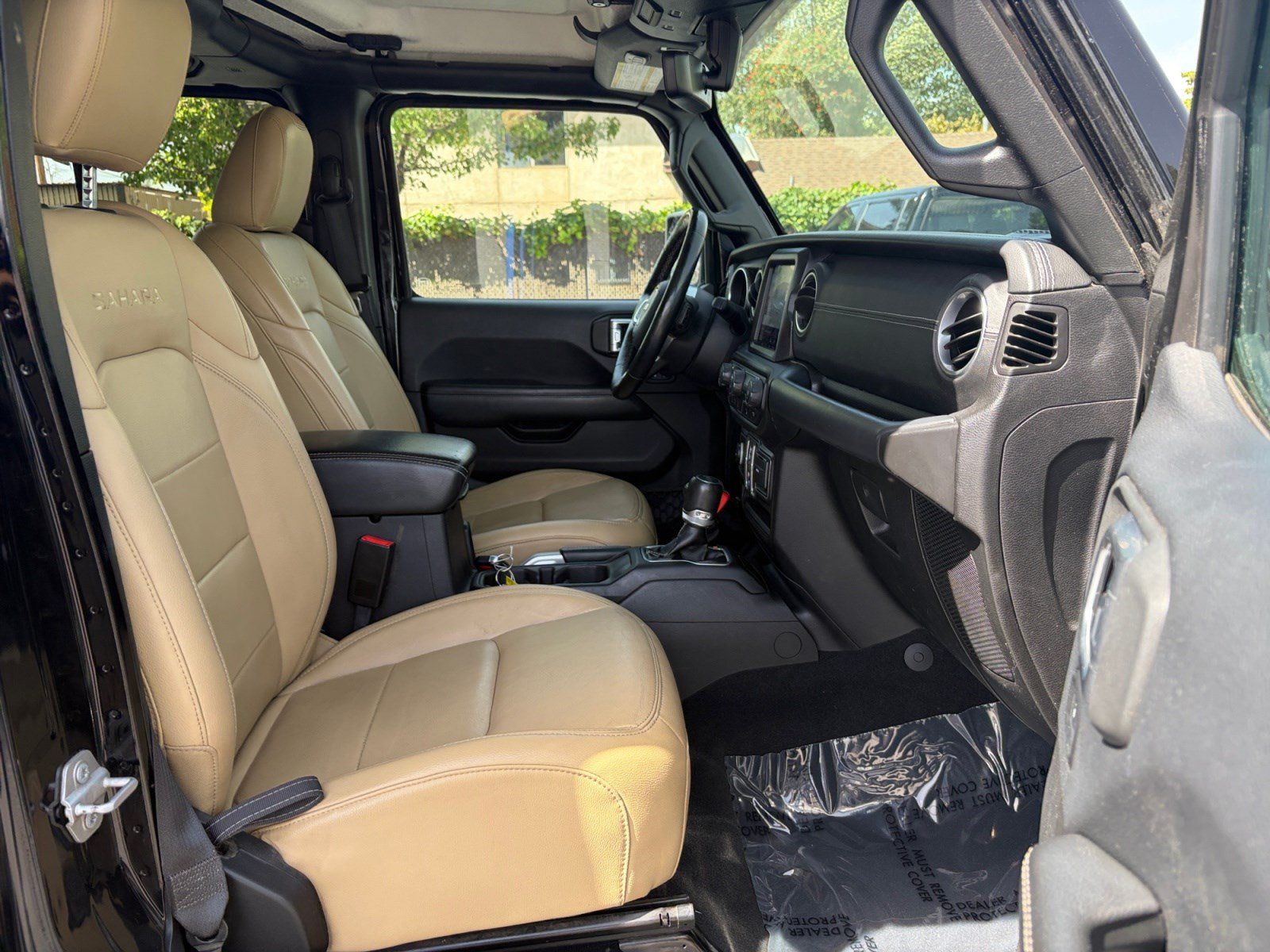 Used 2018 Jeep Wrangler Unlimited Sahara w/ Uconnect 4C Nav & Sound Group AWD/4WD image 28