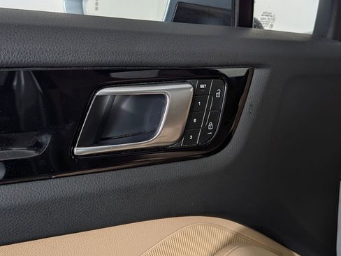 Certified 2023 Porsche Cayenne Platinum Edition image 26