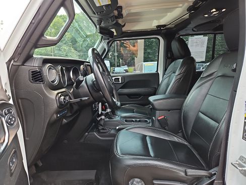 Used 2021 Jeep Wrangler Unlimited Sahara w/ Cold Weather Group AWD/4WD image 13