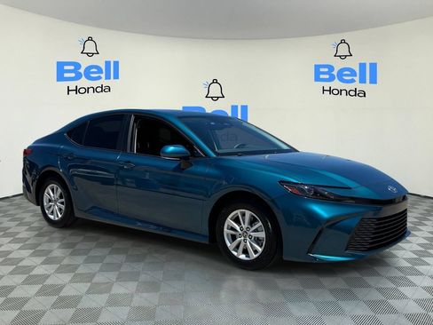 Used 2025 Toyota Camry LE w/ Convenience Package FWD image 6