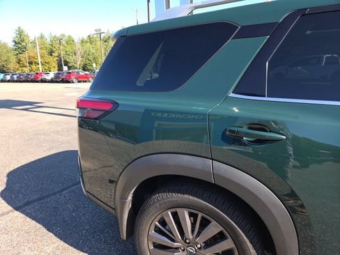 Used 2022 Nissan Pathfinder SL AWD/4WD image 38