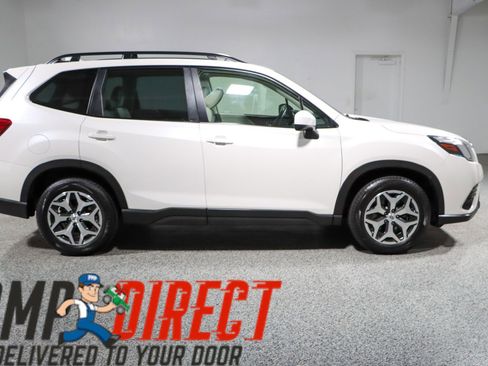 Used 2023 Subaru Forester Premium AWD/4WD image 6