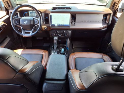 Used 2023 Ford Bronco Outer Banks w/ Sasquatch Package AWD/4WD image 10