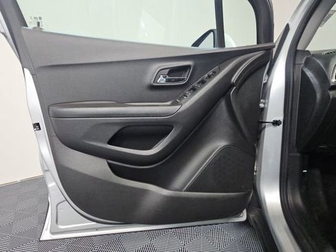 Used 2022 Chevrolet Trax LT w/ Sport Edition image 25