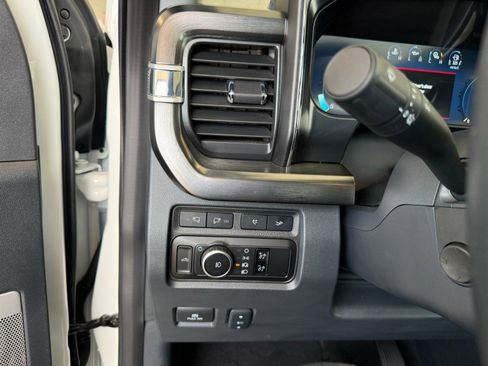 Certified 2024 Ford F250 Lariat w/ Lariat Ultimate Package AWD/4WD image 31