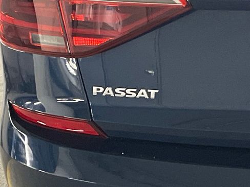 Used 2018 Volkswagen Passat 2.0T R-Line w/ R-Line Lighting Package FWD image 30