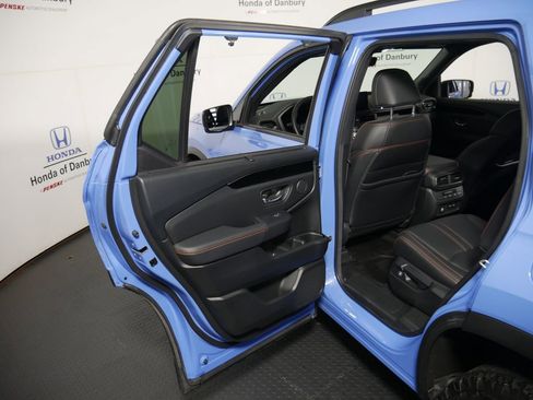Used 2024 Honda Pilot TrailSport image 9