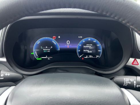 Used 2025 Toyota Sienna Platinum image 24