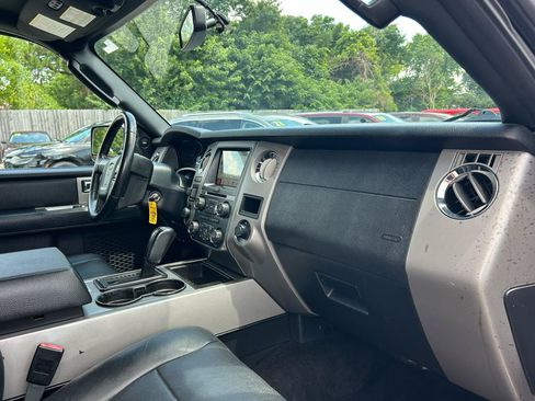 Used 2017 Ford Expedition XLT w/ Equipment Group 202A AWD/4WD image 8