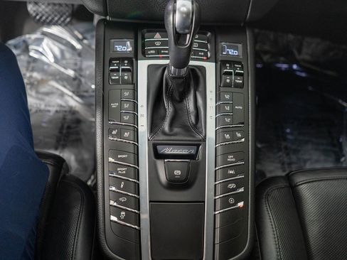 Used 2018 Porsche Macan GTS image 21