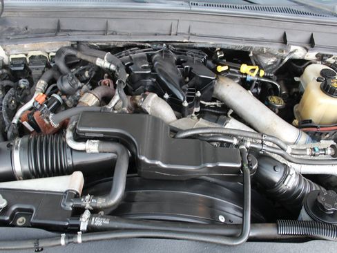 Used 2014 Ford F550 4x4 Regular Cab Super Duty image 27