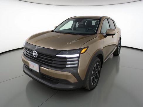 Used 2025 Nissan Kicks SV image 3