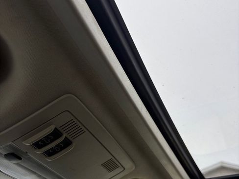 Used 2014 Chevrolet Suburban LT image 20