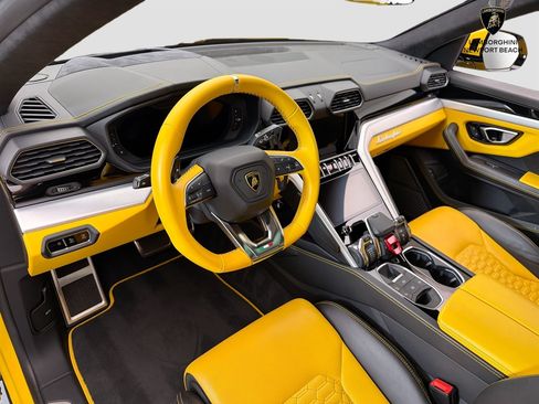 Used 2022 Lamborghini Urus AWD/4WD image 26