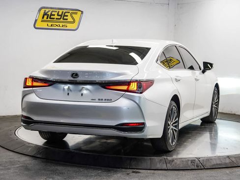 Used 2024 Lexus ES 250 w/ Premium Package AWD/4WD image 4