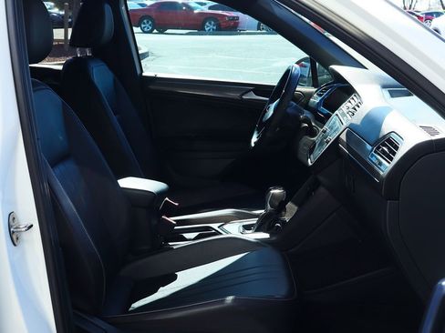 Used 2022 Volkswagen Tiguan SE R-Line image 32