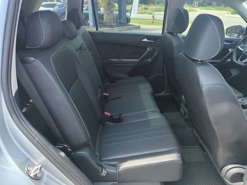 Certified 2023 Volkswagen Tiguan SE w/ Panoramic Sunroof Package FWD image 33