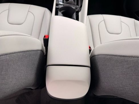 New 2025 Hyundai Elantra Limited FWD image 33