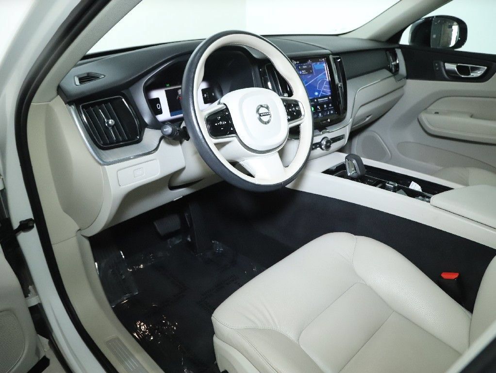 Used 2024 Volvo XC60 B5 Plus AWD/4WD image 18