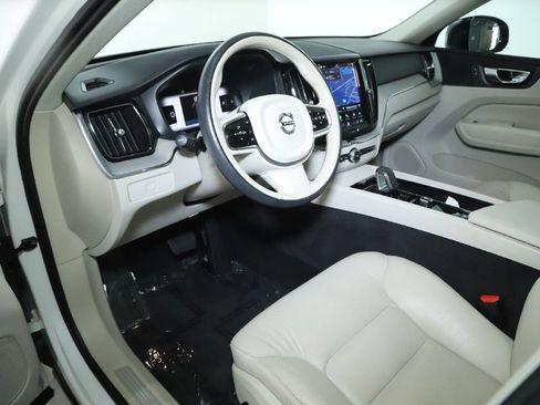 Used 2024 Volvo XC60 B5 Plus AWD/4WD image 18