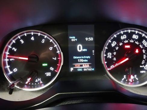 Used 2021 Toyota RAV4 LE image 21