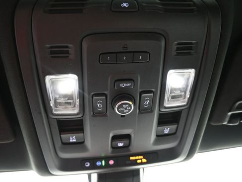 Used 2021 GMC Yukon XL Denali w/ Denali Premium Package image 28