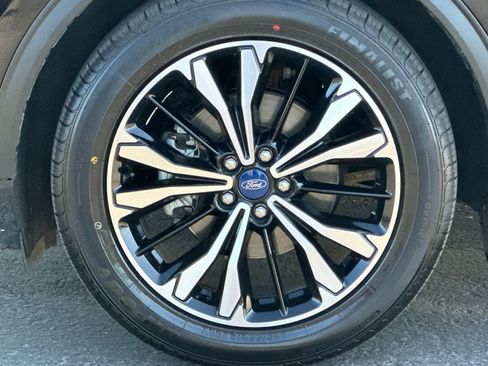 Certified 2022 Ford Escape SEL w/ SEL Stealth AWD Package image 27
