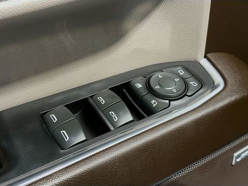 Used 2022 Chevrolet Silverado 1500 LTZ w/ LTZ Convenience Package II AWD/4WD image 18