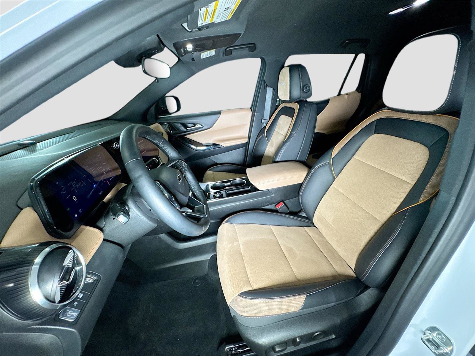 Used 2026 Chevrolet Equinox ACTIV FWD image 2