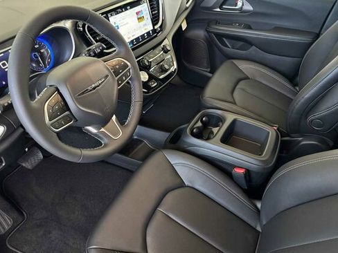 New 2026 Chrysler Voyager LX image 7