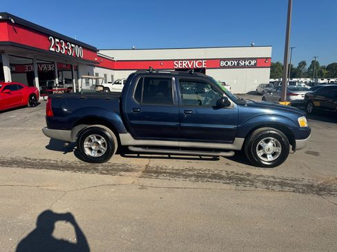 Used 2003 Ford Explorer Sport Trac XLT image 2