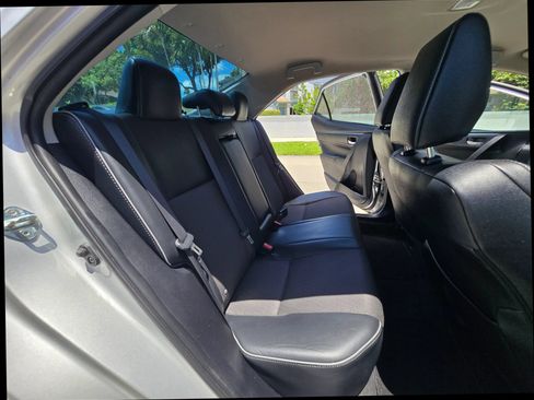 Used 2015 Toyota Corolla S FWD image 31