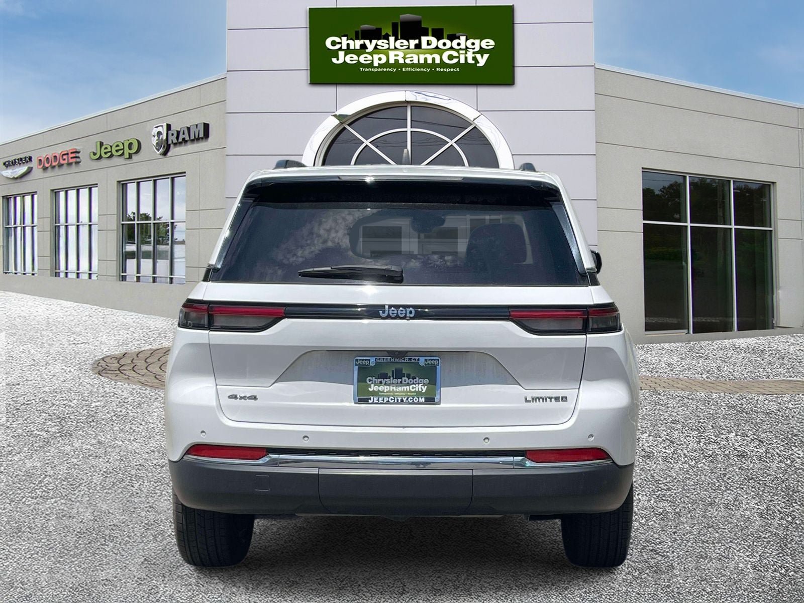 Used 2023 Jeep Grand Cherokee Limited AWD/4WD image 7